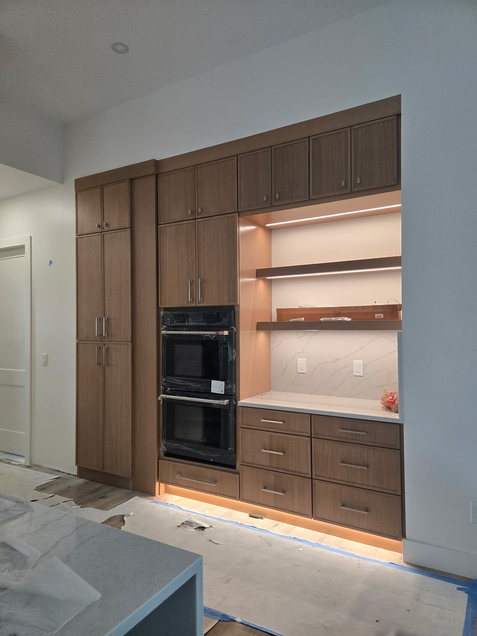 Warm appliance wall